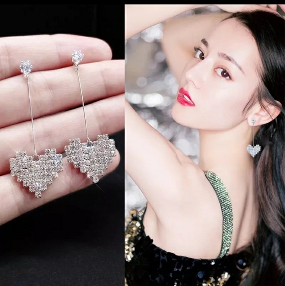Jewelry - Beautiful Rhinestone Heart Earrings🍇🍇🍇🍇🍇